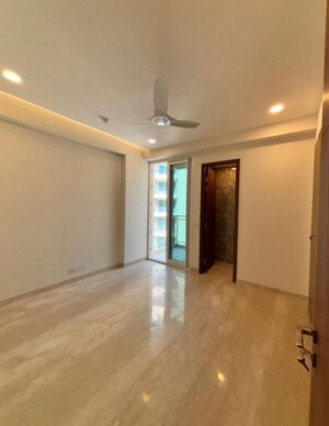 Room in 3 BHK Apartment at Ambience Creacions, Sector 22 – for Rent