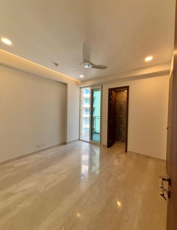 Room in 3 BHK Apartment at Ambience Creacions, Sector 22 – for Rent