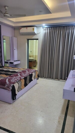 Bedroom in 6 BHK Builder Floor at Sector 50 – for Rent