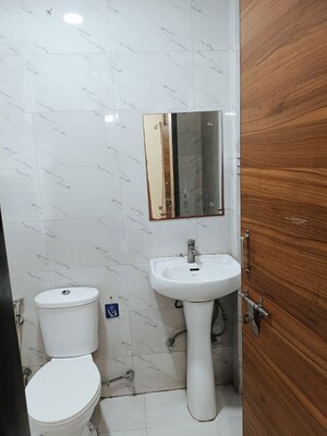 Bathroom in 2 BHK Builder Floor at Sector 43 – for Rent