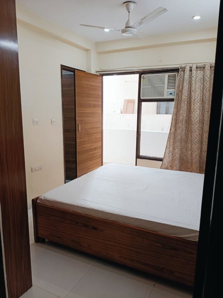 Master Bedroom, sector 43 2 Bedroom 200 Sq.Yd. Builder Floor In Sector 43 Gurgaon 10095645