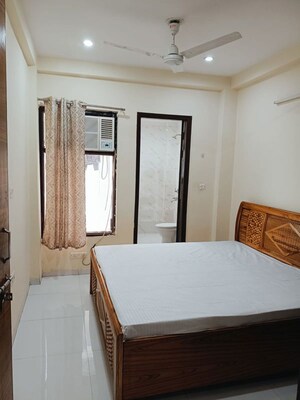Bedroom in 2 BHK Builder Floor at Sector 43 – for Rent