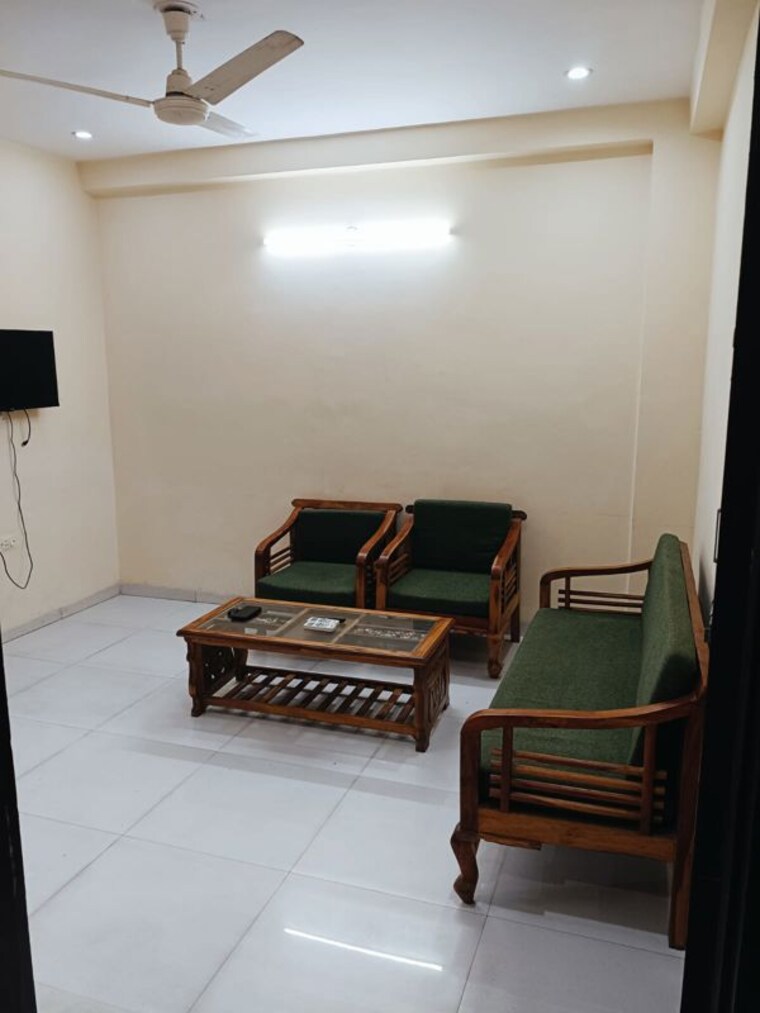 Living Room, sector 43 2 Bedroom 200 Sq.Yd. Builder Floor In Sector 43 Gurgaon 10095645