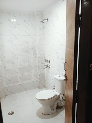 Attached Bathroom in 2 BHK Builder Floor at Sector 43 – for Rent