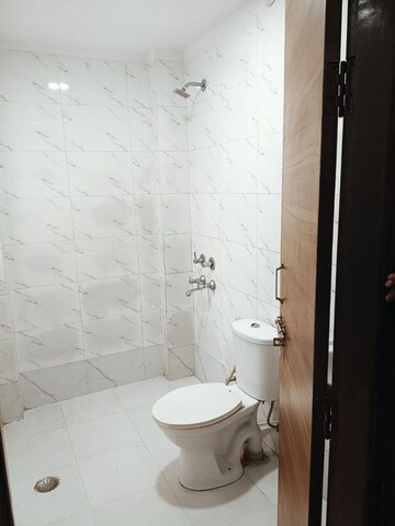 Attached Bathroom in 2 BHK Builder Floor at Sector 43 – for Rent