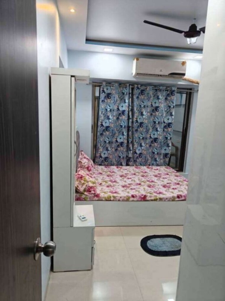 Room, naupada Pg For Boys & Girls In Naupada 10095651