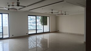 Room in 5 BHK Apartment at ABA County 107, Sector 107 – for Rent