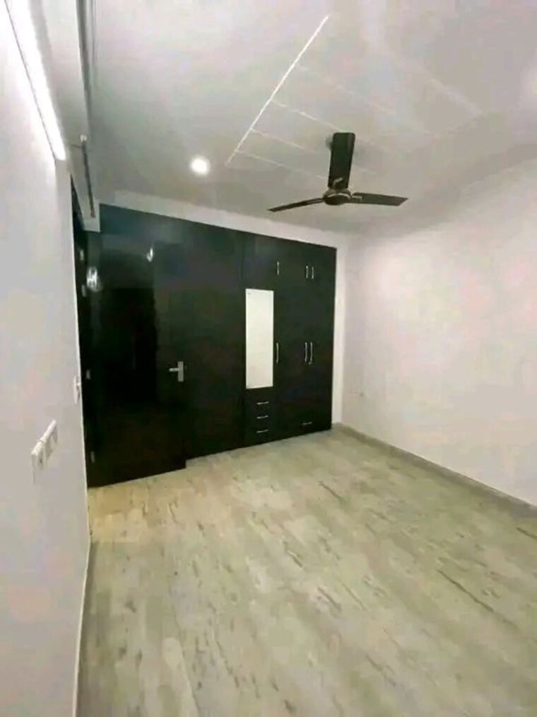 Kitchen, east of kailash 3 Bedroom 1000 Sq.Ft. Builder Floor In East Of Kailash Delhi 10095771