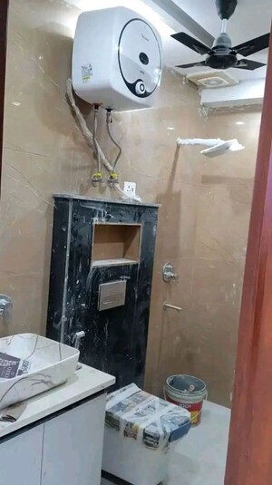 Furnished Amenities in 3 BHK Builder Floor at East Of Kailash – for Rent