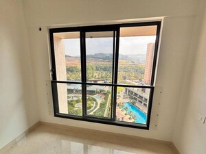 Room in 1 BHK Apartment at K Raheja Heights, Malad East – for Rent