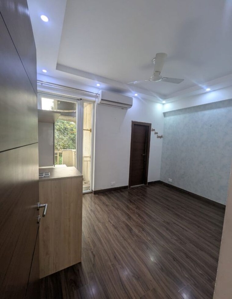 Room, emaar-palm-hills 3 Bedroom 1450 Sq.Ft. Apartment In Sector 77 Gurgaon 10095827