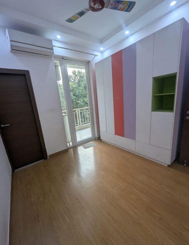 Room, emaar-palm-hills 3 Bedroom 1450 Sq.Ft. Apartment In Sector 77 Gurgaon 10095827