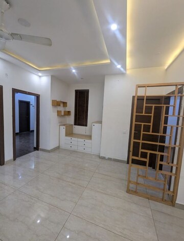 Room in 3 BHK Apartment at Emaar Palm Hills, Sector 77 – for Rent