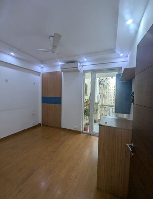 Room in 3 BHK Apartment at Emaar Palm Hills, Sector 77 – for Rent