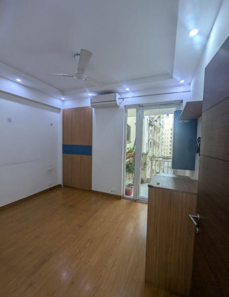Room, emaar-palm-hills 3 Bedroom 1450 Sq.Ft. Apartment In Sector 77 Gurgaon 10095827
