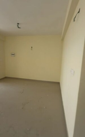 Room in 2 BHK Apartment at Pyramid Midtown, Sector 59 – for Rent