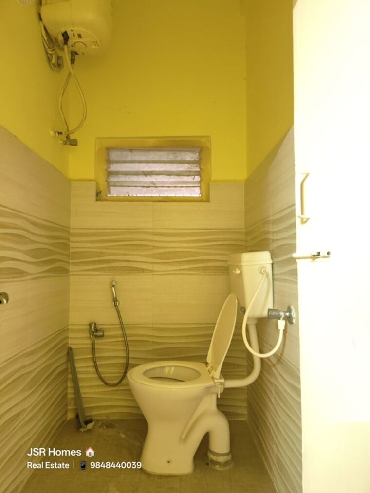 Bathroom, gayatri-grandeur 3 Bedroom 1265 Sq.Ft. Apartment In Karkhana Hyderabad 10095819