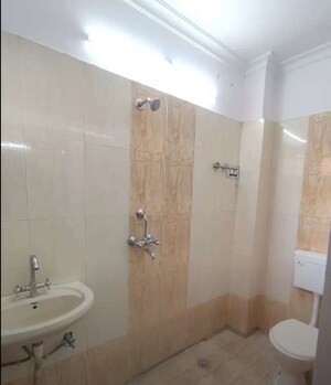 Bathroom in 2 BHK Apartment at Hazratganj – for Rent