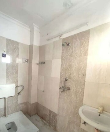Bathroom in 2 BHK Apartment at Hazratganj – for Rent