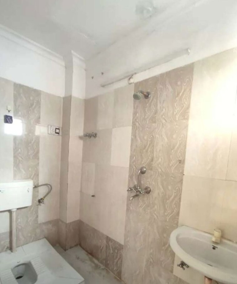 Bathroom, hazratganj 2 Bedroom 1400 Sq.Ft. Apartment In Hazratganj Lucknow 10095834