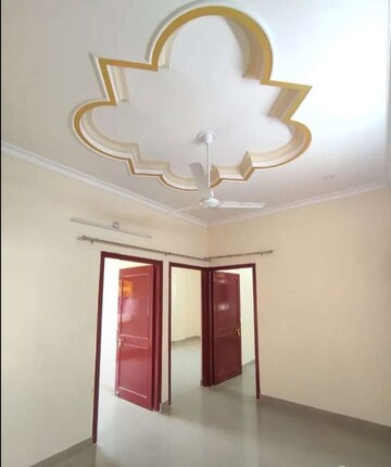 Room in 2 BHK Apartment at Hazratganj – for Rent