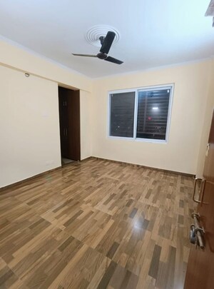 Room in 3 BHK Apartment at Aravali Enclave, Vrindavan Yojna – for Rent