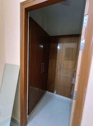 Room in 3 BHK Apartment at Aravali Enclave, Vrindavan Yojna – for Rent