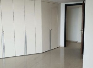 Room in 4 BHK Apartment at Omkar 1973, Worli – for Rent
