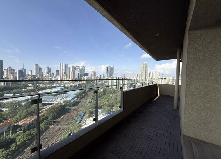 Balcony, lokhandwala-infrastructure-minerva 3 Bedroom 1500 Sq.Ft. Apartment In Mahalaxmi Mumbai 10095884