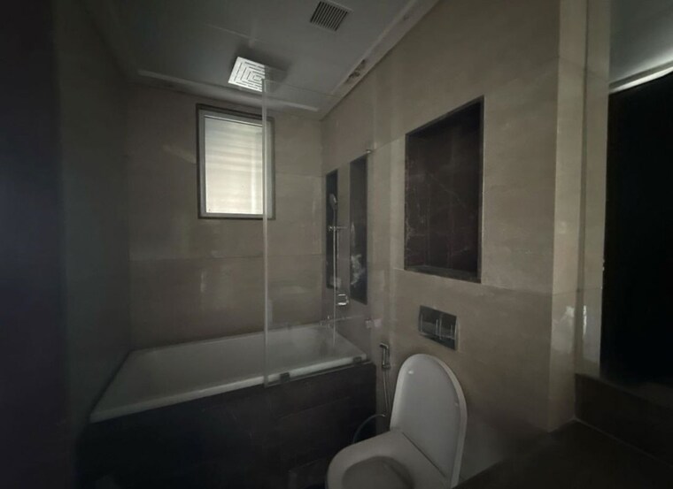 Bathroom, lokhandwala-infrastructure-minerva 3 Bedroom 1500 Sq.Ft. Apartment In Mahalaxmi Mumbai 10095884