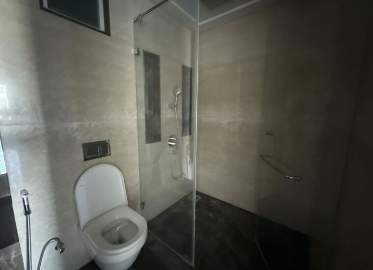 Bathroom, lokhandwala-infrastructure-minerva 3 Bedroom 1500 Sq.Ft. Apartment In Mahalaxmi Mumbai 10095884