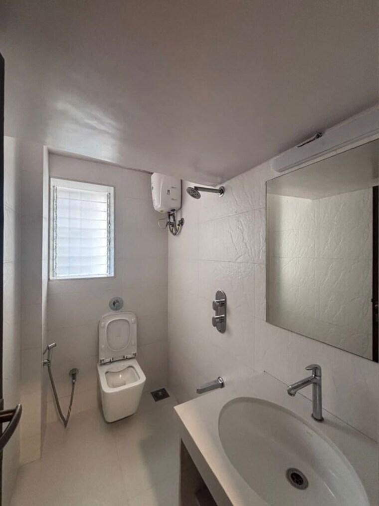 Bathroom, thakur-badrinath-tower 2 Bedroom 850 Sq.Ft. Apartment In Andheri West Mumbai 10095893