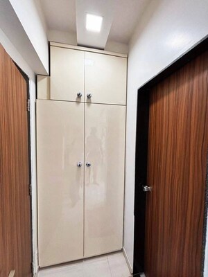 Furnished Amenities in 2 BHK Apartment at Andheri West – for Rent