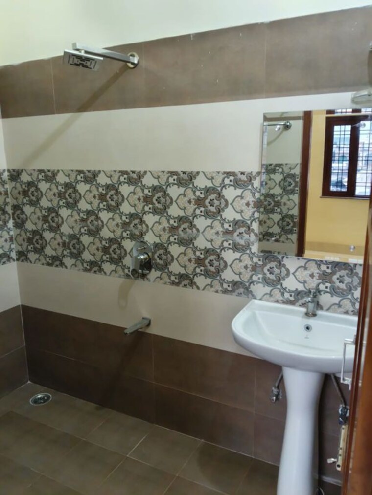 Bathroom, miyawala 2 Bedroom 900 Sq.Ft. Independent House In Miyawala Dehradun 10095904