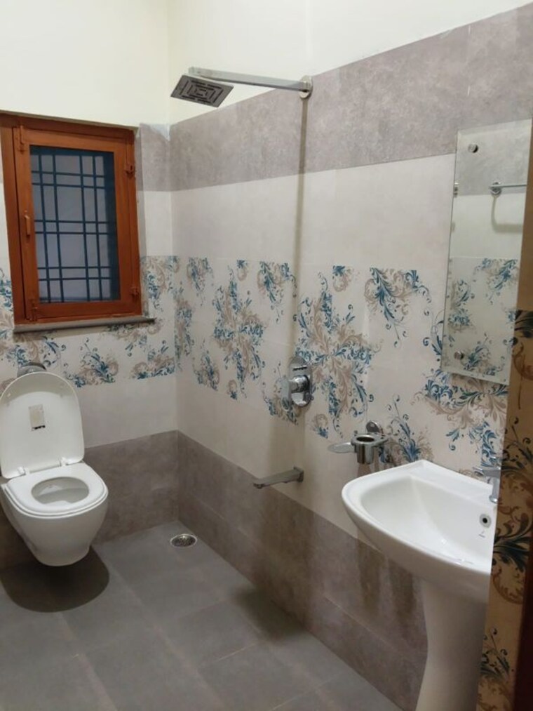 Bathroom, miyawala 2 Bedroom 900 Sq.Ft. Independent House In Miyawala Dehradun 10095904