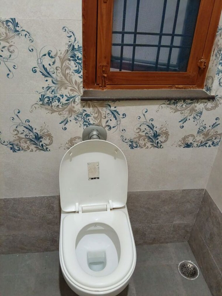 Attached Bathroom, miyawala 2 Bedroom 900 Sq.Ft. Independent House In Miyawala Dehradun 10095904