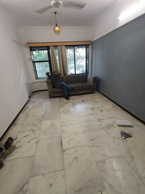 Room in 1 BHK Apartment at Chanchal Kalyan Complex, Yari Road – for Rent