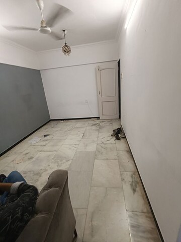 Bathroom in 1 BHK Apartment at Chanchal Kalyan Complex, Yari Road – for Rent