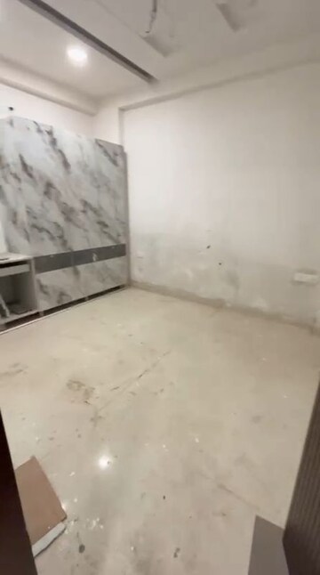 Room in 2 BHK Builder Floor at Krishna Apartment Noida, Sector 49 – for Sale