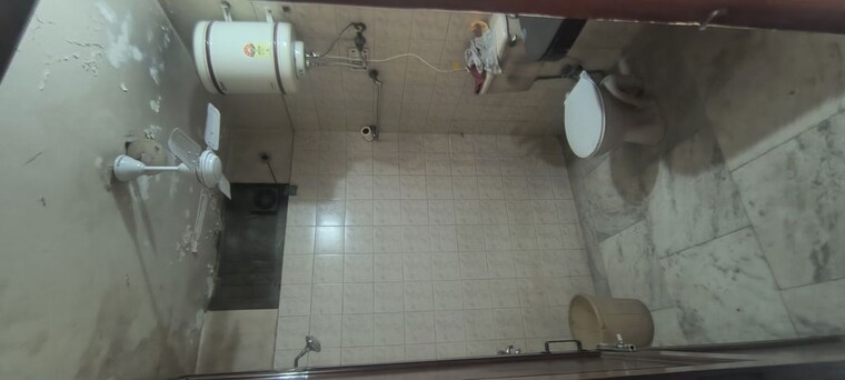 Bathroom, malviya nagar 3 Bedroom 1800 Sq.Ft. Builder Floor In Malviya Nagar Delhi 10095927
