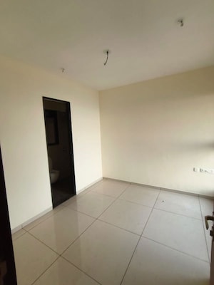 Master Bedroom in 2.5 BHK Apartment at Chandak 34 Park Estate, Goregaon West – for Rent