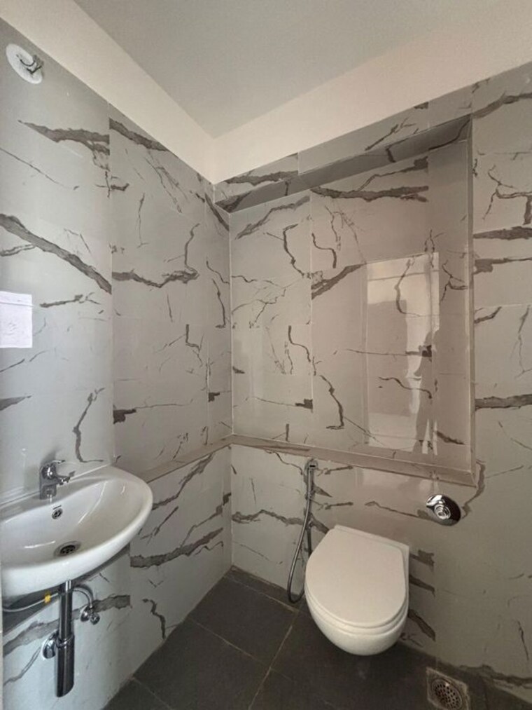 Attached Bathroom, sheth-auris-bliss 2 Bedroom 695 Sq.Ft. Apartment In Malad West Mumbai 10095951