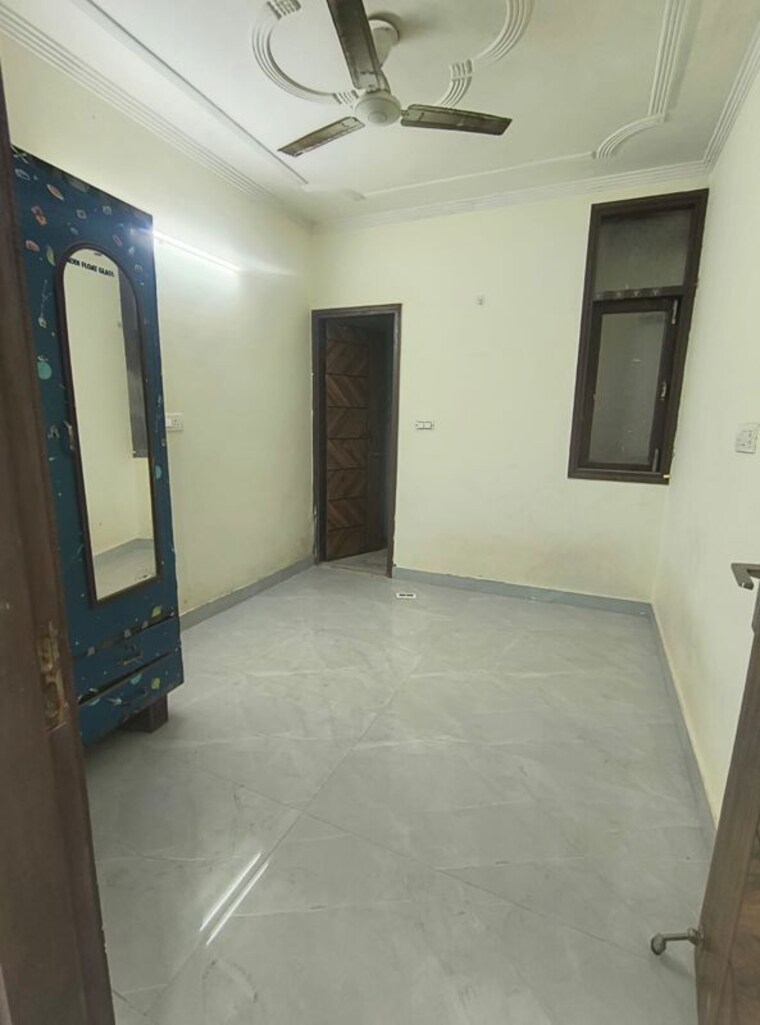 Room, govindpuri 3 Bedroom 908 Sq.Ft. Builder Floor In Govindpuri Delhi 10096000