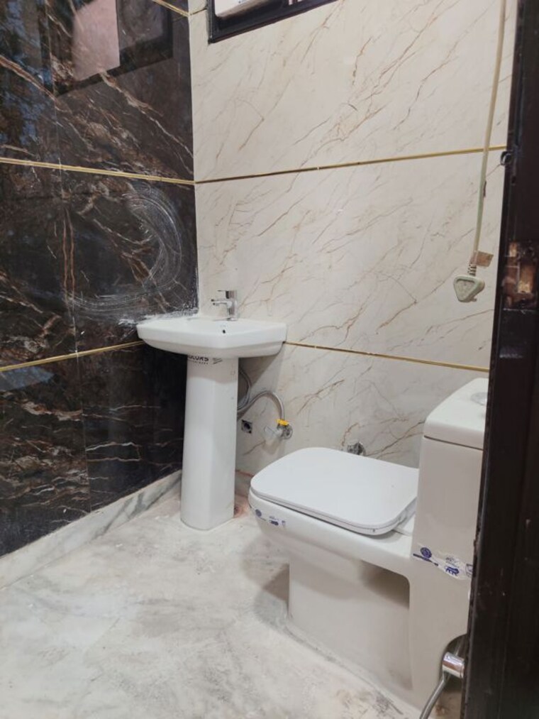 Bathroom, govindpuri 3 Bedroom 908 Sq.Ft. Builder Floor In Govindpuri Delhi 10096000