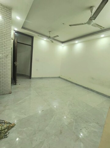 Room in 3 BHK Builder Floor at Govindpuri – for Rent