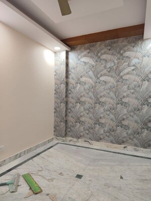 Room in 3 BHK Builder Floor at Govindpuri – for Rent