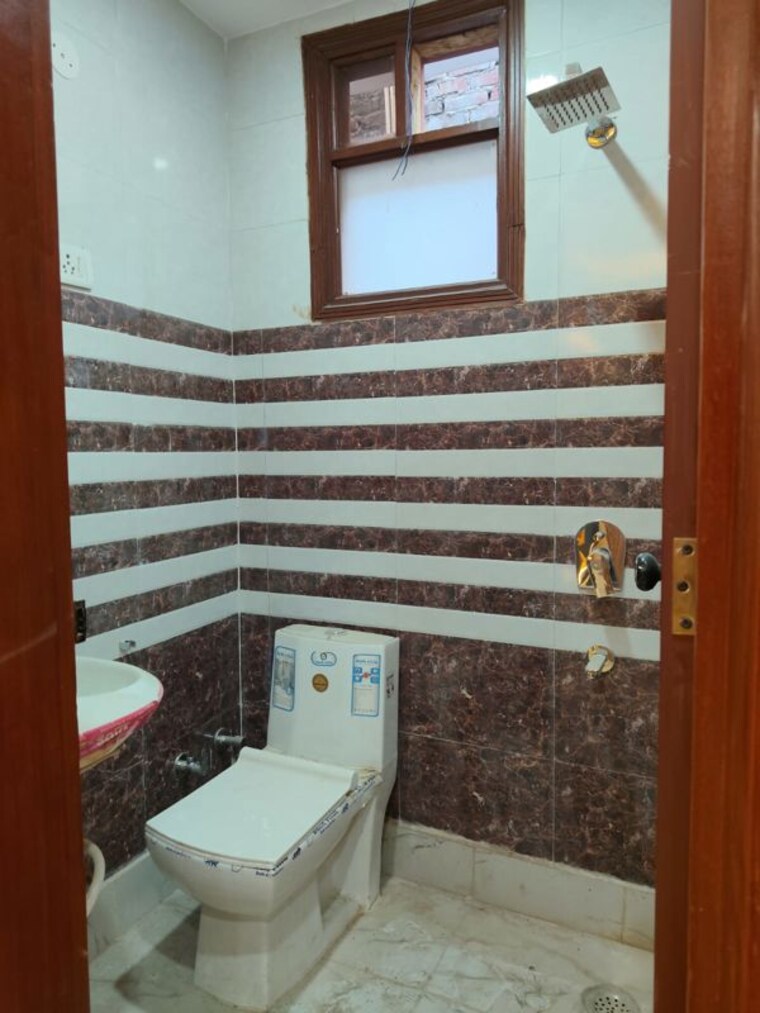 Bathroom, govindpuri 2 Bedroom 560 Sq.Ft. Builder Floor In Govindpuri Delhi 10096012