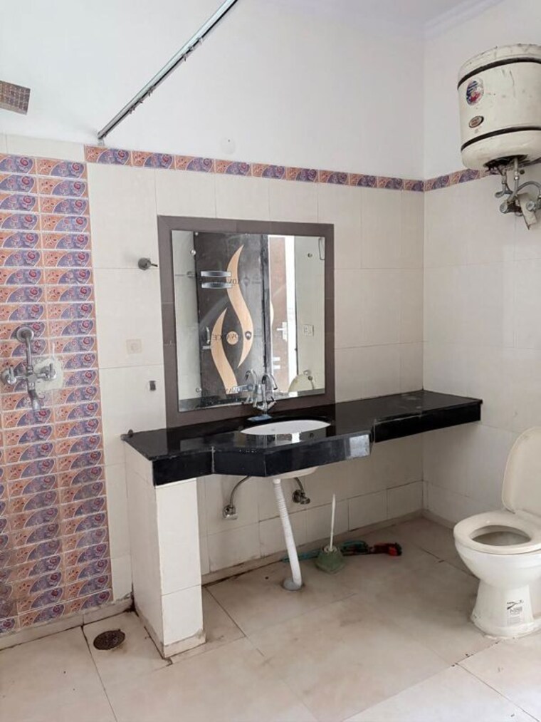Bathroom, old rajinder nagar 1 RK 200 Sq.Ft. Builder Floor In Old Rajinder Nagar Delhi 10096014