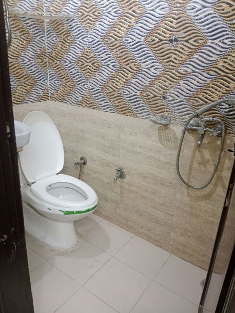 Bathroom, govindpuri 1 Bedroom 368 Sq.Ft. Builder Floor In Govindpuri Delhi 10096015