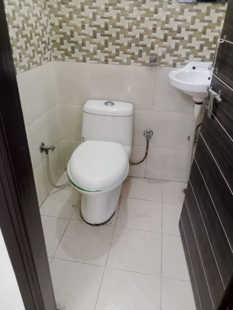 Bathroom, govindpuri 1 Bedroom 368 Sq.Ft. Builder Floor In Govindpuri Delhi 10096015